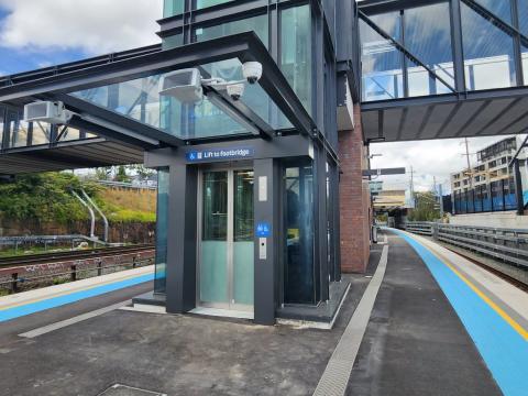lift at the Dulwich Hill Station platform