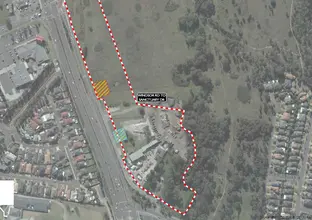An arial view of Old Windsor Road outlining in a red and white dotted line the planning of Windsor Road to Sanctuary Drive area highlighting the White Heart Inn identified in a yellow square.
