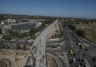 An arial view showing the construction of the Windsor Road bridge with at Sydney Metro's Rouse Hill. 