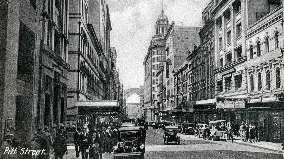 Black and white photo of people and cars on a busy Pitt Street in the CBD, c.1930s.