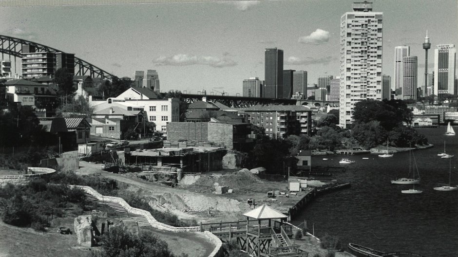 Sawmillers Reserve and adjacent foreshore to Blues Point, 1984 (Courtesy of Kirribilli Camera Club)