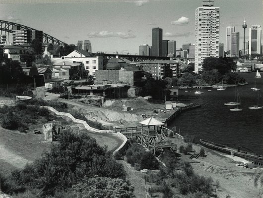 An old black and white image of Sawmillers Reserve and adjacent foreshore to Blues Point, 1984