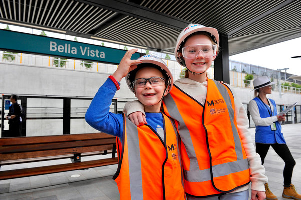 The community takes it's first look at Bella Vista Station on Sydney Metro’s Northwest alignment.